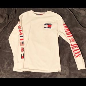 UO EXCLUSIVE Tommy Hilfiger White Tee Size Small